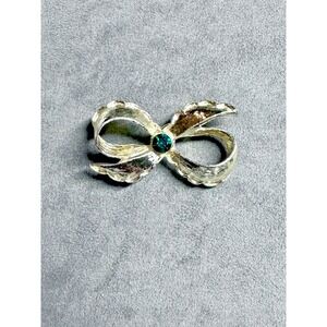 Vintage Signed Gerry's Ribbon Bow Brooch – Brushed Gold‎ Tone, Green Rhinestones